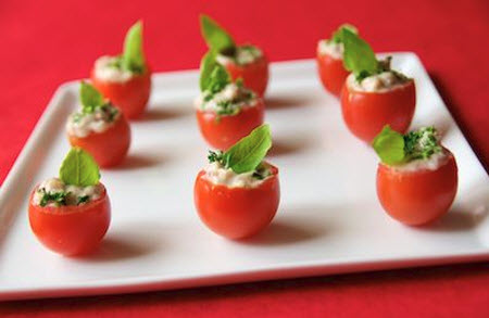 Tomates ceries farcies au fromage mou Tomates ceries farcies au fromage mou